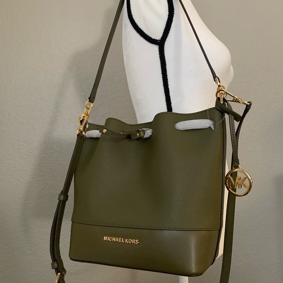 Michael Kors Handbags - Last one ‼️New MK trista medium bucket bag ♥️